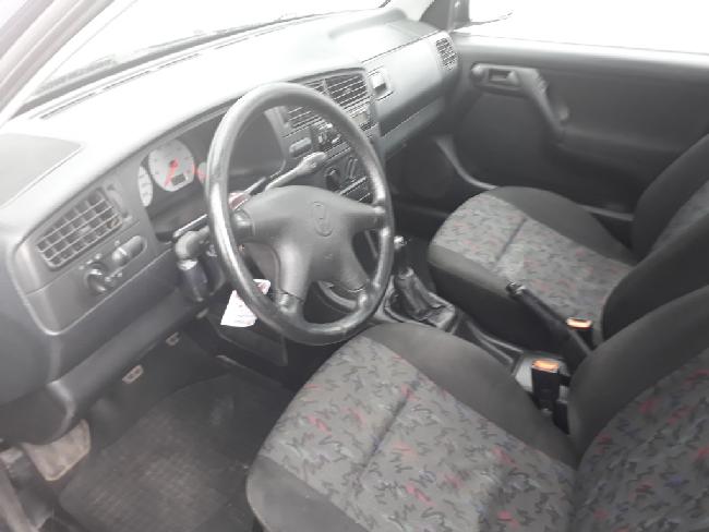 Volkswagen Golf 1.6 90 Gasolina ocasion - Automec%C3%A1nica talleres Barja